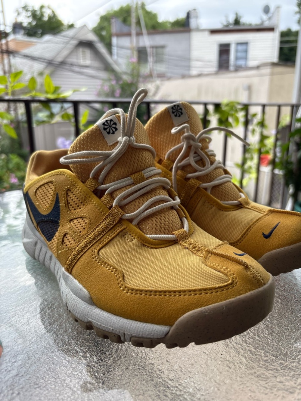 Nike Women's Yellow and Navy Casual Sneakers